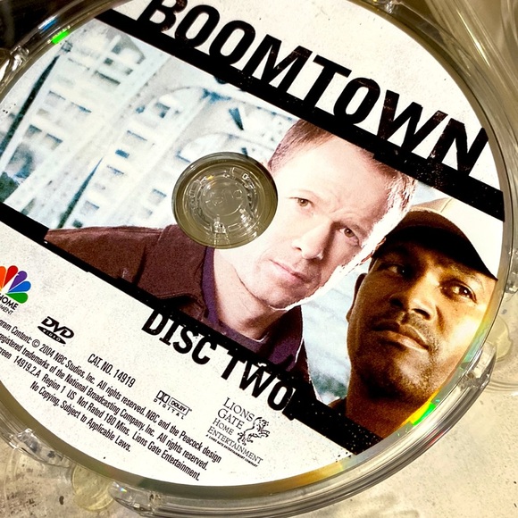 BOOMTOWN DVD SET NBC SERIES 5 Discs DONNIE WAHLBERG LANA PARRILLA GUC - Picture 8 of 11
